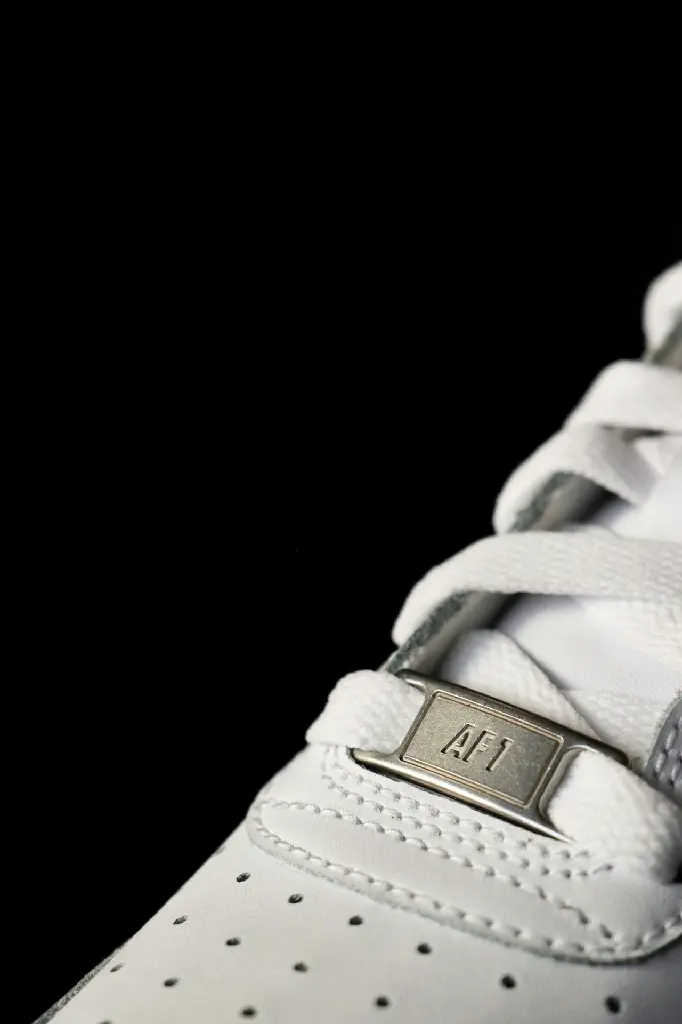 unsplash_1t3exe8H_nw_air force 1 white .webp
